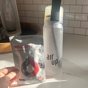 Clear AirUp brand Water Bottle with Black details and NEW bag of flavor pods